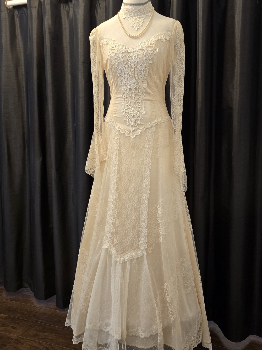 Vintage Lace Bridal Gown in Ivory
